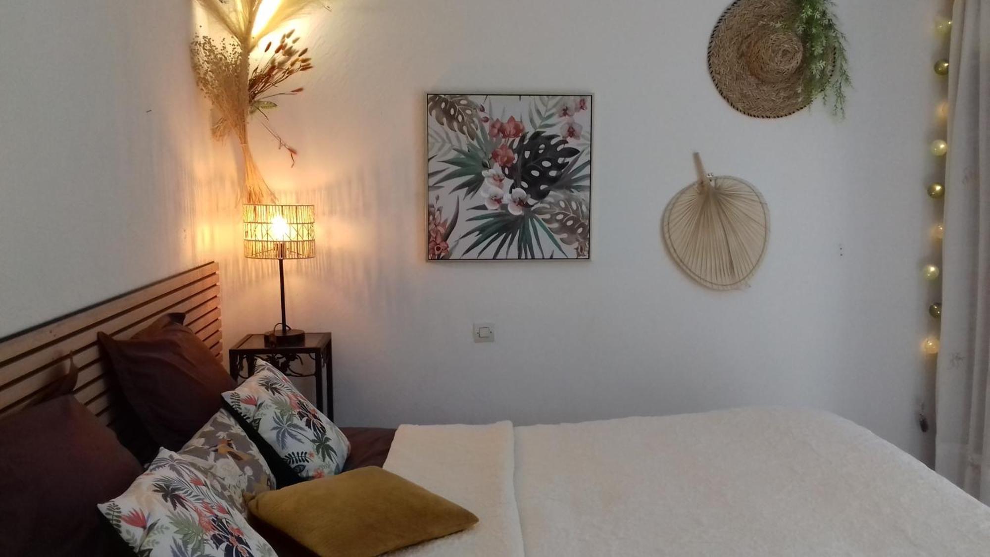 Les Chardons Bleus Bed & Breakfast Lorgues Exterior photo