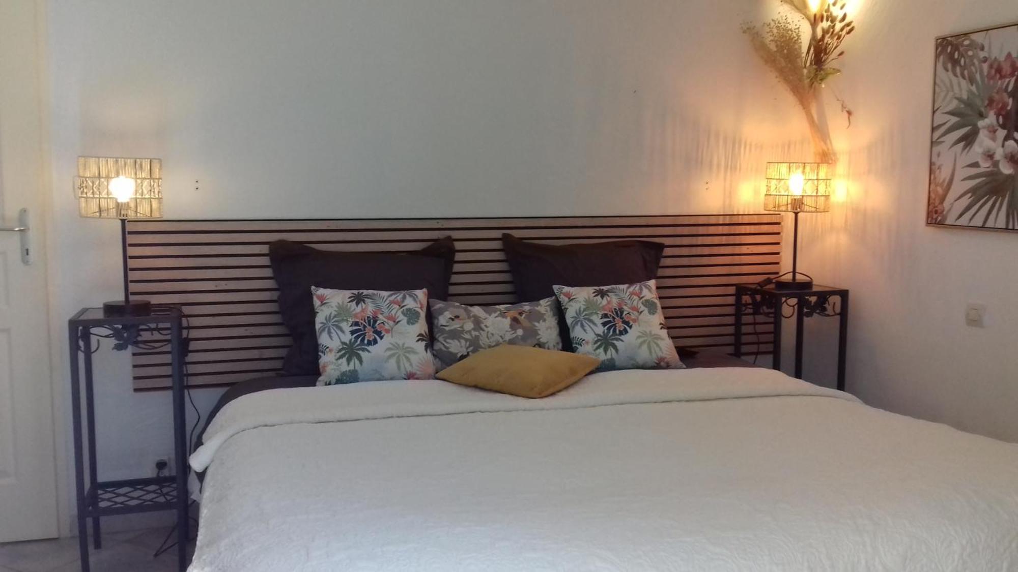 Les Chardons Bleus Bed & Breakfast Lorgues Exterior photo